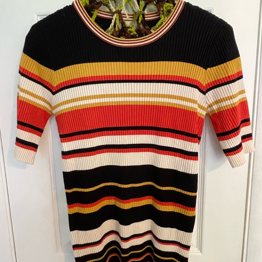 3/4 sleeve women’s top. Size M. Warn once. Smoke free home.